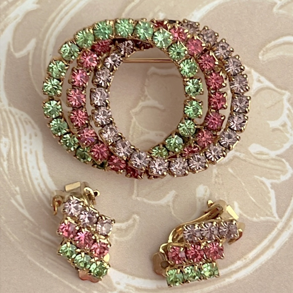 Vintage three ring prong set rhinestone brooch clip earring set uranium glass - Picture 2 of 7